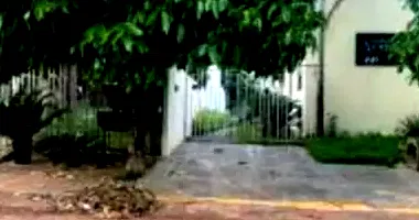 Casa em leilão com 215m² de área construída