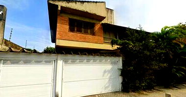 Casa Ocupada na Praia do Pernambuco - Guarujá/SP