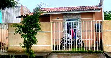 Casa com 3 quartos, 2 banheiros e 69m² construída, ocupada