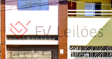 Espaçosa Casa de 455m² com Duplo Pavimento e 1 Vaga