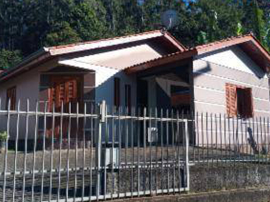 Casa desocupada com 1 vaga e 78,73 m² construída