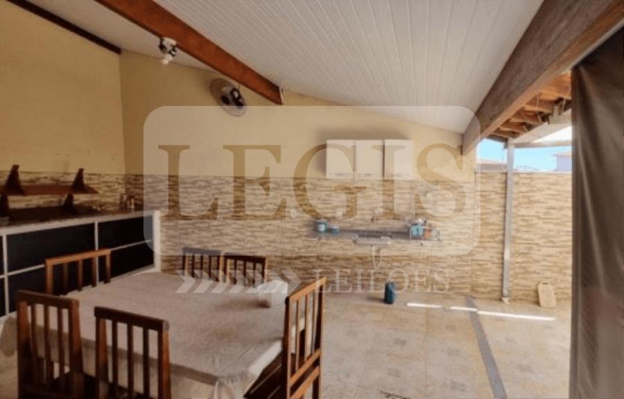 Casa com 3 quartos, 2 banheiros e 167,72m² de terreno