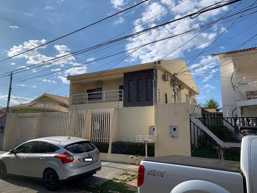 Casa padrão com 4 quartos e 2 banheiros, 301m² construída, ocupada