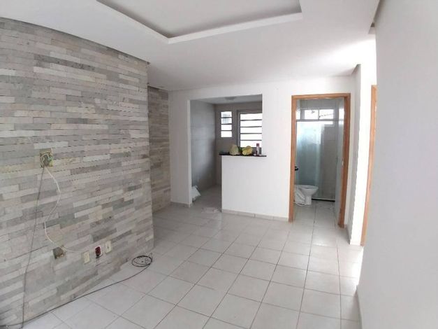 Casa Desocupada em Condomínio com 2 Dorms e 1 Vaga