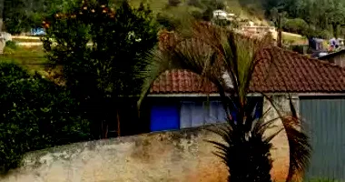 Casa com 185m² construída e terreno de 487m², imóvel ocupado