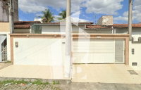 Casa em Feira de Santana com 3 quartos