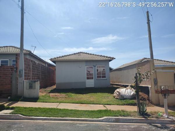 Casa 2 quartos, 1 banheiro, 1 vaga, 45,47m² construída, desocupada