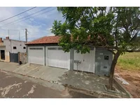 Casa em leilão com 223,40m² de terreno e ocupada