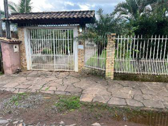 Casa aconchegante com 107 m² de área construída, ocupada e ideal para investimento