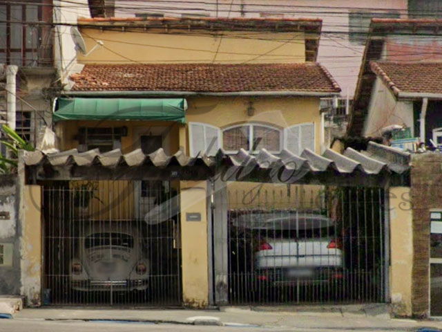 Prédio residencial com 122,40m², terreno regularizado, desocupado