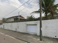 Terreno de 400m² com construção residencial de 249m²