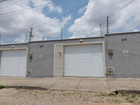Casa com 2 quartos, 1 banheiro, 95,7 m² construídos, ocupada