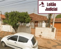 Casa com 341m² e segunda edificação - Oportunidade em Leme/SP