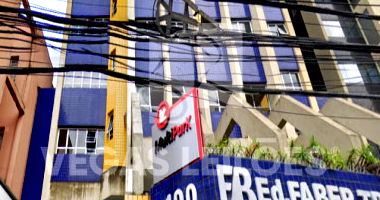 Sala Comercial com 2 Banheiros e Vaga em Santo André