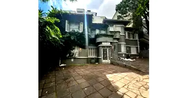 Terreno com prédio em Porto Alegre, 186m² construídos