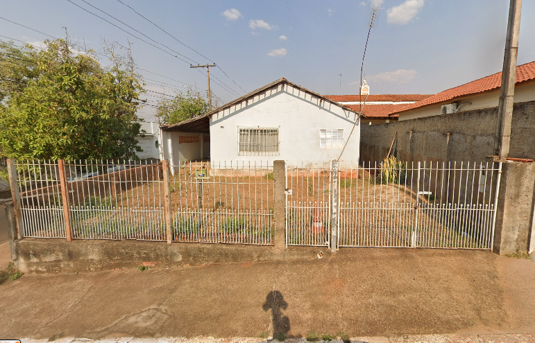Casa com 228,80m² no Centro de Iacanga