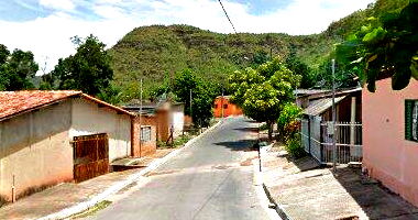 Casa padrão ocupada com 3 quartos e 1 banheiro, 64m² construída
