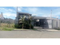Casa em Eucaliptos com 99m² construída e terreno de 200m²