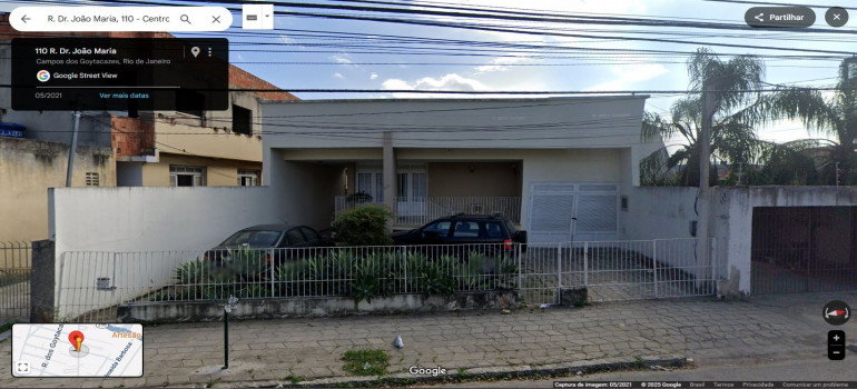 Casa com 3 quartos, 2 banheiros e garagem, bem conservada