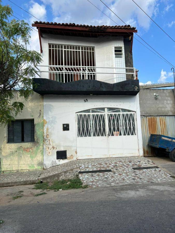 Casa padrão com 3 quartos, 1 banheiro, 1 vaga, 77m² construída