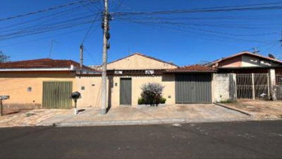 Casa 69m² com área total de 200m² - Ocupado