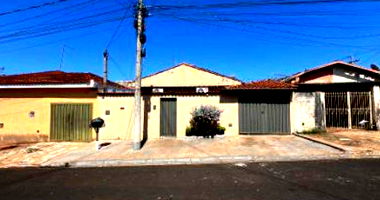 Casa 69m² com área total de 200m² - Ocupado