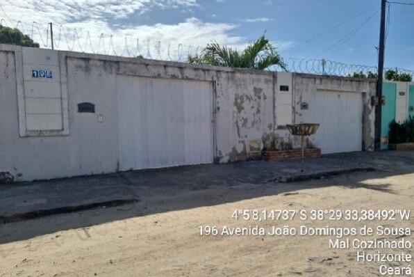 Casa com 2 quartos, 2 banheiros, 81m² área privativa, 1 vaga