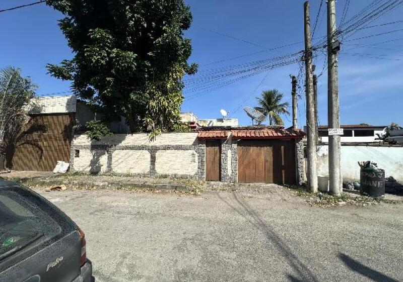 Casa com 3 quartos, 2 banheiros e 2 vagas em Itaboraí/RJ