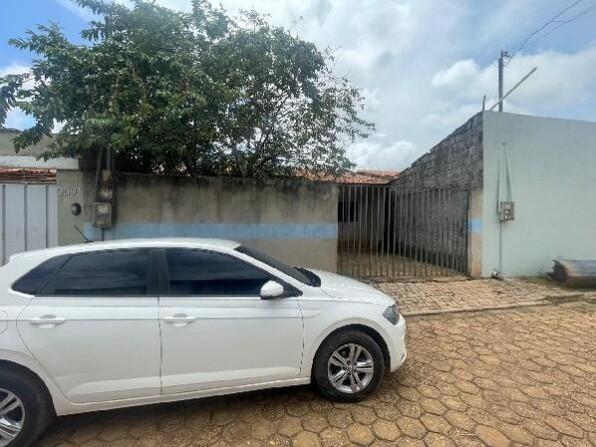 Casa com 2 quartos, 1 banheiro, 60m² área privativa, 1 vaga