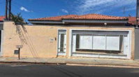 Casa com 3 quartos, 2 banheiros e 196m² construída, ocupada