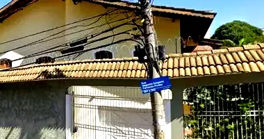 Casa em leilão com 4 quartos e 355m² construída