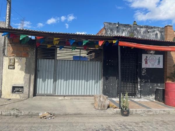 Casa com 2 Quartos e 1 Vaga em Feira de Santana