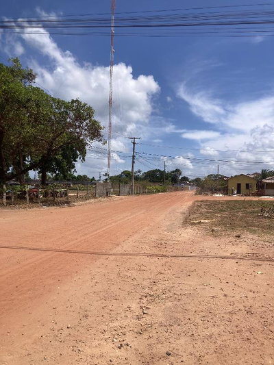 Terreno de 187,43 m² com área total de 51,72 m²