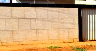 Casa residencial com ocupação, sem vagas e banheiros informados