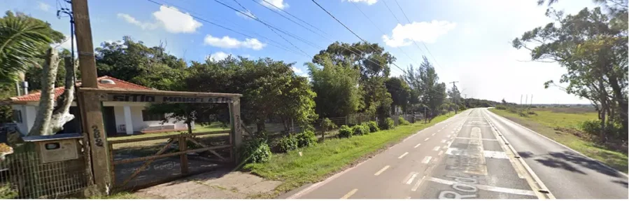 Terreno com casa não averbada, 2.880m², 3 quartos, 2 banheiros