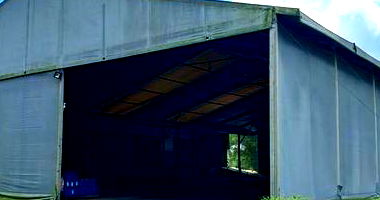 Galpão lonado com 2 águas, 1.125 m² de área operacional