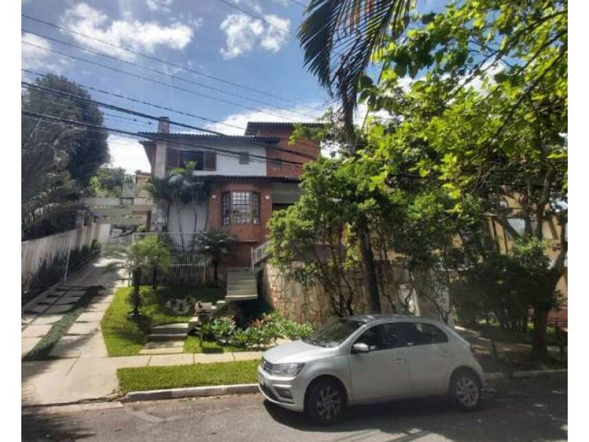 Casa ampla com 360,73m² construída e terreno de 503,20m², imóvel ocupado