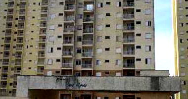 Apartamento com 2 quartos, varanda e vaga de garagem