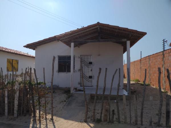 Casa com 2 Quartos e Área Privativa em Parnaíba