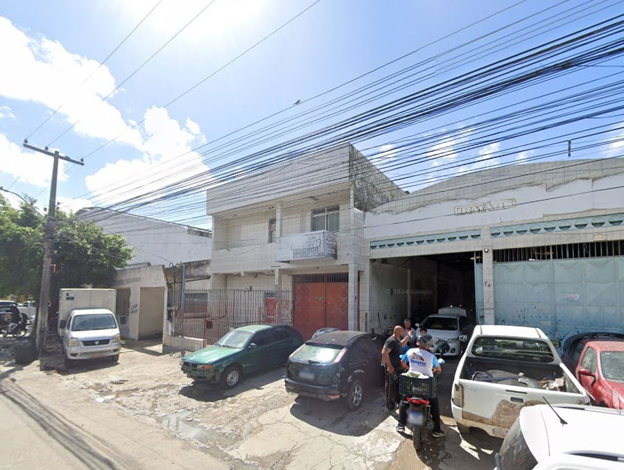 Imóvel Comercial com 225m² de terreno e 327m² construídos