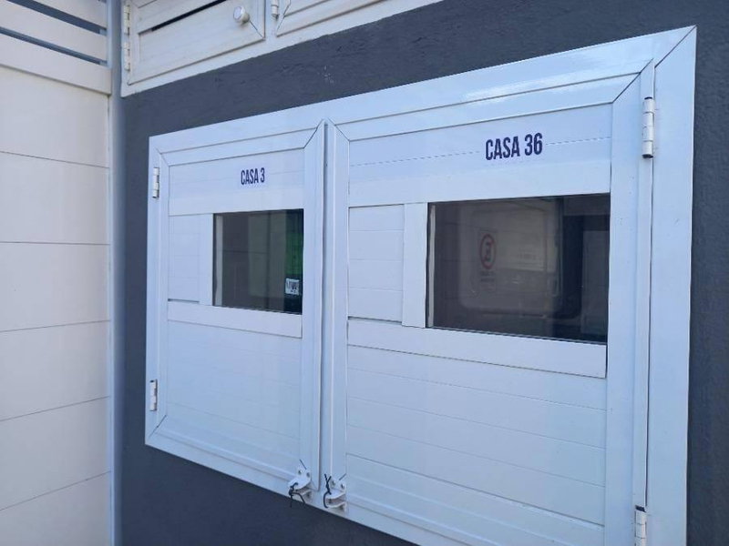 Casa Ocupada com 1 Quarto e 2 Banheiros em Condomínio