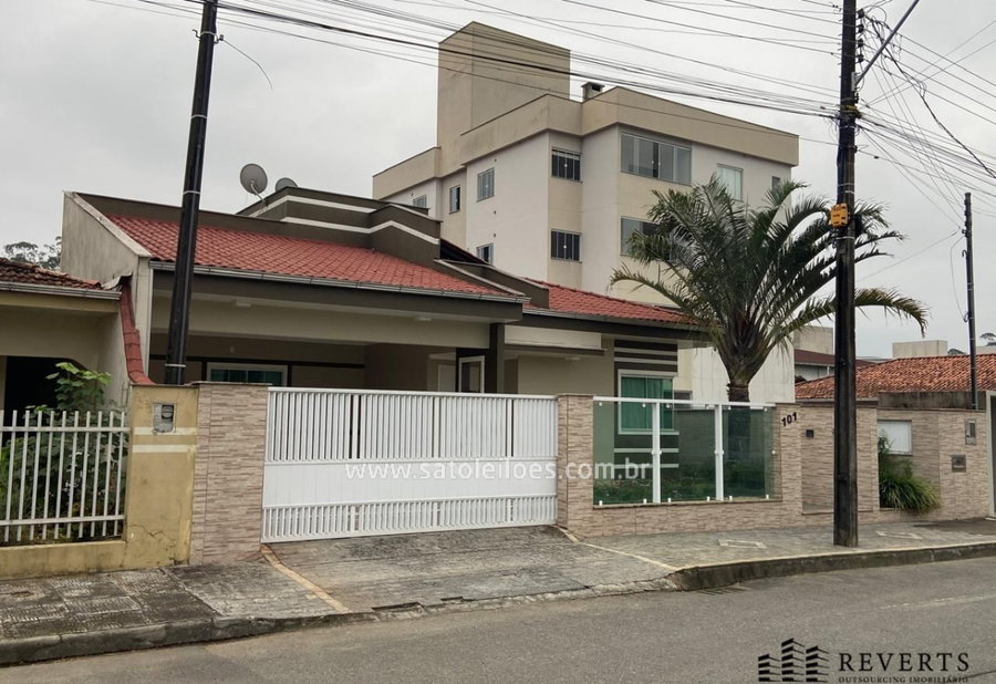 Casa ocupada com 224m² em terreno de 498m²