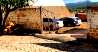 Casa Residencial no Centro de Abaíra - BA