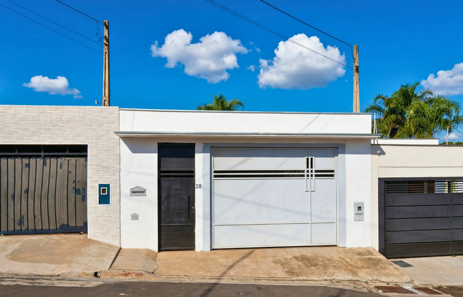 Casa residencial com 48,93m² em terreno de 175m²