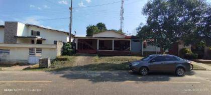 Casa com 3 quartos, 2 banheiros e 173m² construída, ocupada