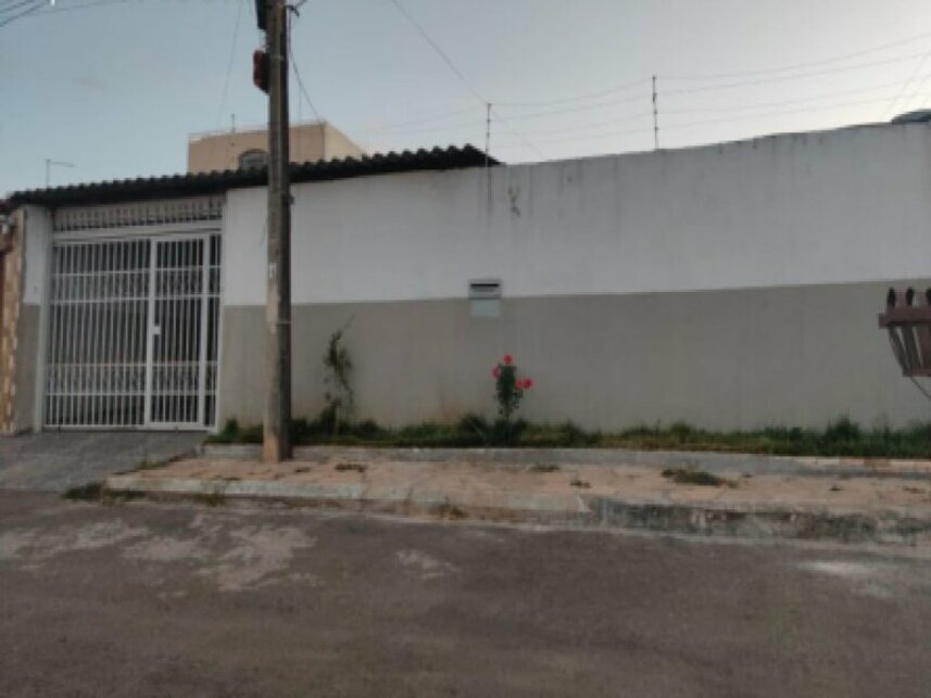 Casa com 2 quartos e 1 banheiro, 44,17m² construída, ocupada
