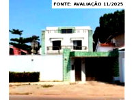 Sobrado triplex alto padrão com piscina e 300m²