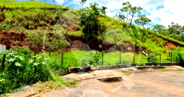 Terreno em Guaratinguetá com 379m² - Residencial Santa Bárbara
