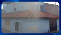 Casa com 3 quartos e 2 banheiros, área construída de 120m², desocupada