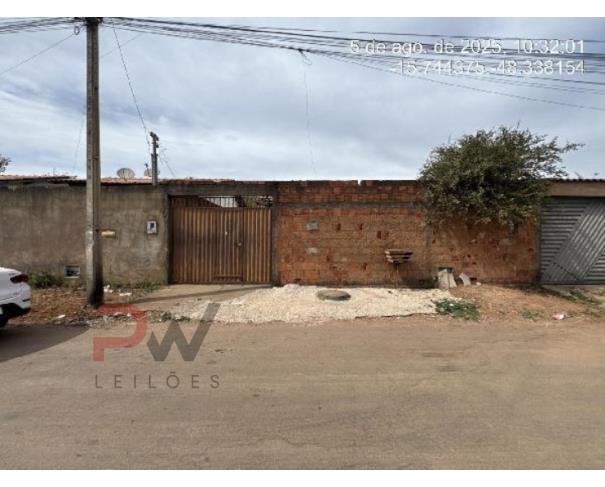 Casa em Águas Lindas de Goiás com 2 quartos
